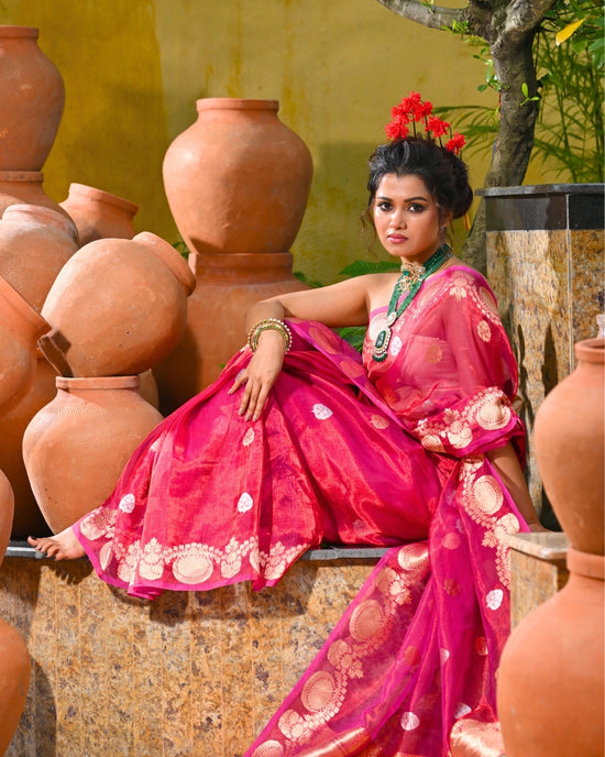 Tissue Banarasi Saree for Durga Puja with Scalloped Border — photo 2 of 4