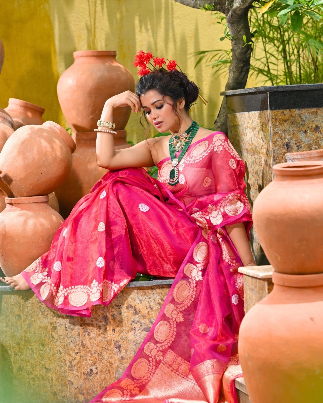 Tissue Banarasi Saree for Durga Puja with Scalloped Border — photo 3 of 4