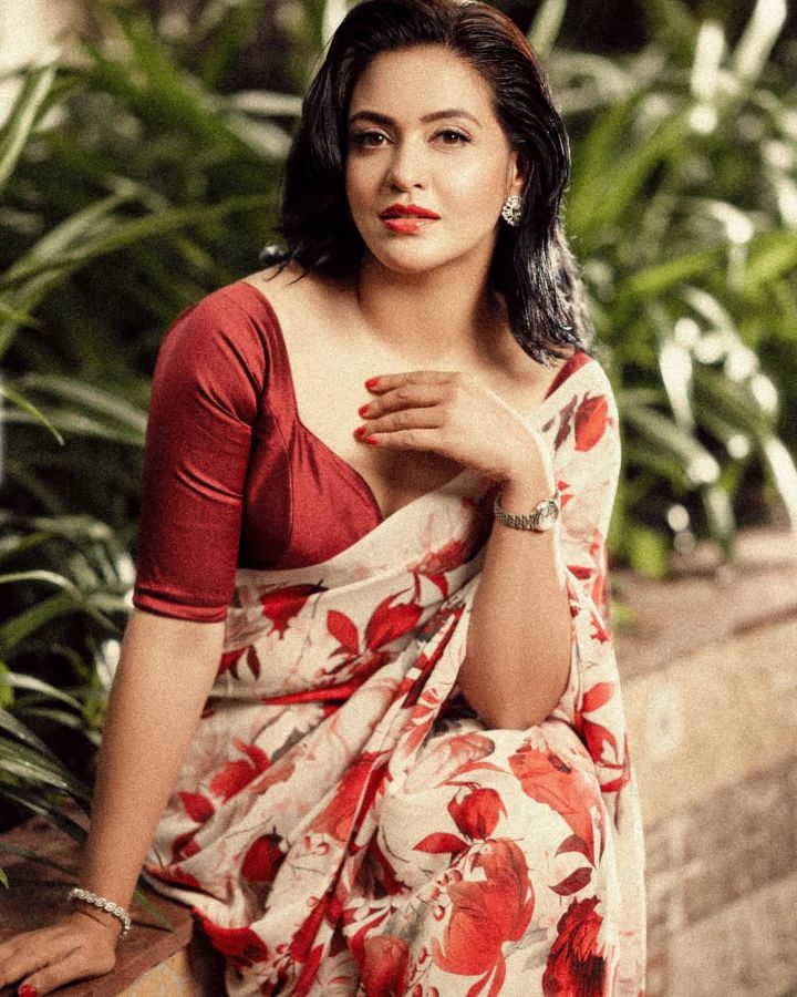 Off White/Red Georgette Printed Saree - georgette; synthetic Indian ethnic wear by Rangoli