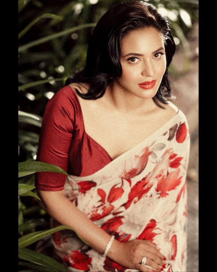 Off White/Red Georgette Printed Saree - georgette; synthetic Indian ethnic wear by Rangoli
