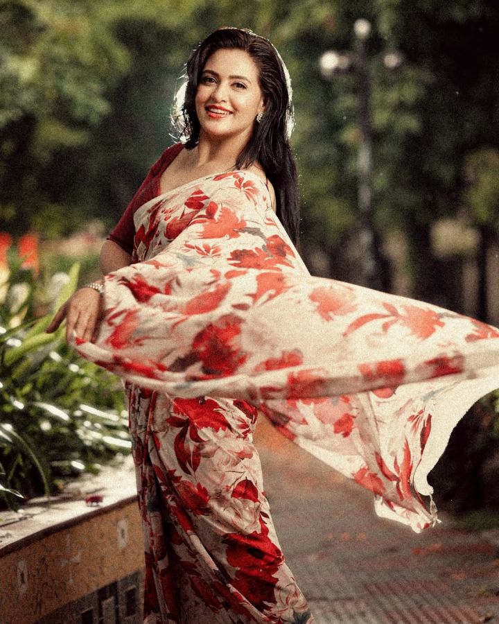 Off White/Red Georgette Printed Saree - georgette; synthetic Indian ethnic wear by Rangoli