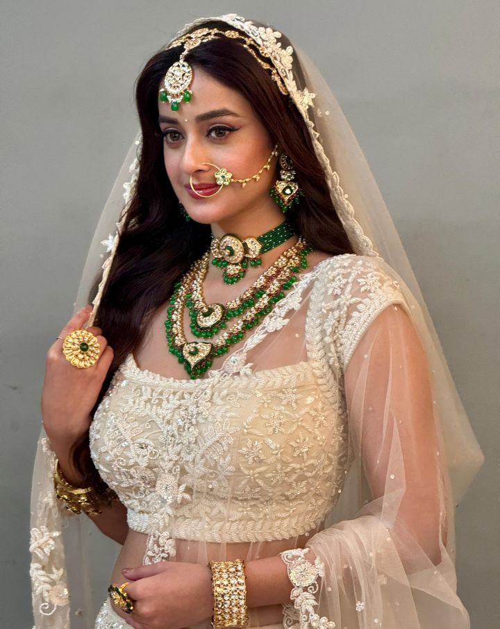Ivory Opulence Embroidered Couture Bridal Lehenga