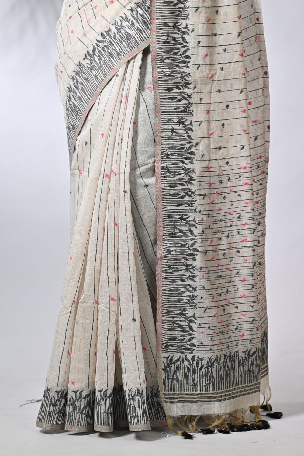 Rangoli Beige & Black Cotton Saree with Timeless Contrast Weave